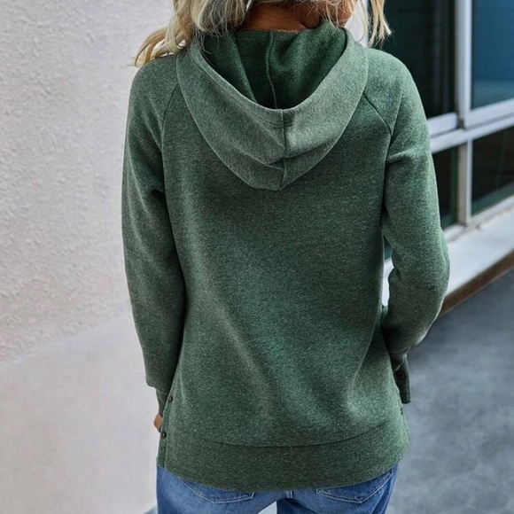 !•SOLD•! Green raglan hoodie - Picture 2 of 10